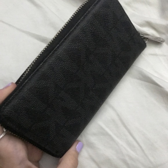michael kors zip wallet - Picture 2 of 4